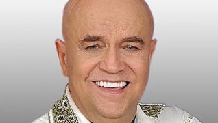 Impresarul lui Benone Sinulescu acuză familia artistului că nu l-a dus de urgenţă la spital, după ce l-a găsit inconştient: N-au crezut că e ceva rău