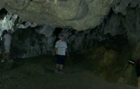 Peştera Polovragi, locul spectaculos pe care turiştii îl vizitează pentru a se refugia împotriva căldurii