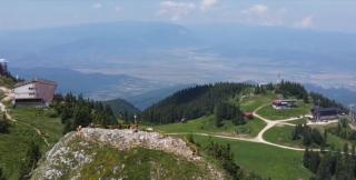 Viaţa are ritm la cota 1.800. Turiştii au fugit de arşită în vârful munţilor