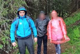 Turişti speriaţi de urs, în timp ce se aflau într-o drumeţie în Munţii Călimani. Oamenii s-au adăpostit până când au venit jandarmii