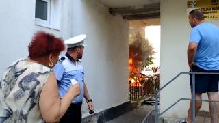 Explozia unei dube, la Râmnicu Vâlcea, a zguduit un cartier întreg. Martor: ”Mă aplecasem să mângâi o pisicuţă. Dacă eram în picioare era mai rău”