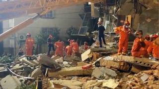 Opt morţi şi mai mulţi dispăruţi, după ce un hotel s-a prăbuşit într-un important centru turistic din China