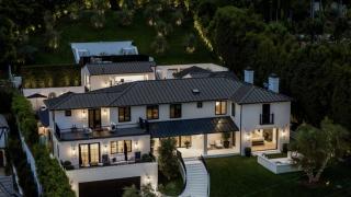 Rihanna a anunţat că îşi închiriază cea mai scumpă casă a sa pentru 80.000 de dolari lunar