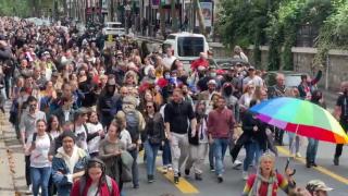 Proteste în Franţa faţă de măsurile lui Macron privind vaccinarea şi certificatul Covid-19. Și grecii au ieșit în stradă