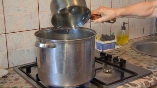 De la iarnă, sunt interzise întreruperile de căldură şi apă caldă. Nicuşor Dan a anunţat deja că nu va putea respecta legea