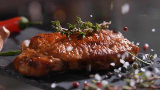 Carne produsă în laborator, soluție pentru a evita sacrificarea animalelor. Un start-up din Israel a pus deja ideea în practică