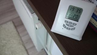 Apa caldă şi căldura nu pot fi oprite iarna. O lege din 2008, promulgată abia acum de preşedintele Klaus Iohannis