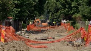 Drumul către lucrările lui Brâncuşi trece prin şantier. Turiştii, obligaţi să facă slalom printre gropi şi buldozere