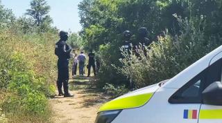 Tânărul care şi-a omorât nepoţica în Cojasca a fost găsit de poliţişti lângă trupul fetiţei. Primele imagini de la locul crimei
