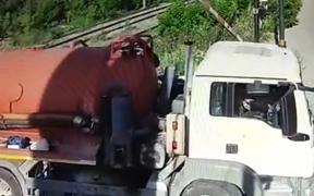 Şoferii, de neoprit la calea ferată. Reprezentanţii CFR dau vina pe subfinaţarea anuală a infrastructurii, experţii vor eliminarea completă a trecerilor la nivel