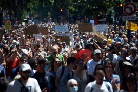 Vaccinarea obligatorie pentru medici, decizie care a scos sute de mii de oameni în stradă, în Franţa: "Veţi avea grijă de voi singuri"