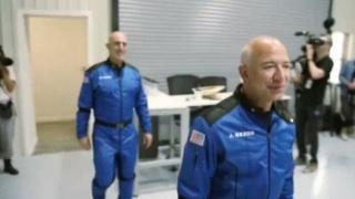 Jeff Bezos, cel mai bogat om de pe Pământ, pleacă în Spaţiu. Lansarea va fi live pe observatornews.ro, marti, la 16:00