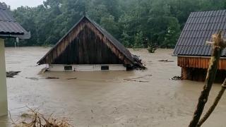 Ciclonul care a provocat moartea a 160 de oameni în Germania şi pagube de miliarde de euro a ajuns în România. Au fost emise 14 coduri roşii în doar 5 ore