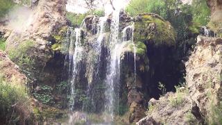 Cascada Moceriş, un peisaj de basm. Turiştii au rămas fascinaţi de frumuseţea locului: "Ne-am ambiţionat să vedem această minunăţie; e splendidă"