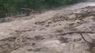 Vremea rea a făcut prăpăd în staţiunea Durău din Neamţ. Mai multe judeţe din România sunt sub cod galben şi portocaliu de vreme rea