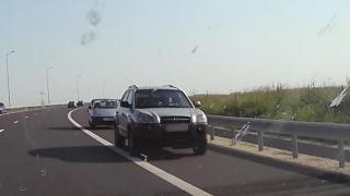 Poliţiştii au reţinut deja permisele a 3 dintre cei 20 de şoferi care au intrat pe contrasens, pe Autostrada Soarelui. IGPR promite că toţi vor fi sancţionaţi