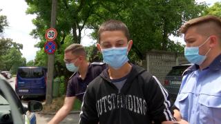 Cum se apără falsul polițist care purta uniformă și le cerea oamenilor diverse lucruri: ''M-au ameninţat! L-am luat de frică şi de spaimă''