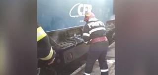 Locomotiva unui tren de călători a luat foc în Târgovişte. Pasagerii au fost evacuaţi de urgenţă