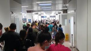 Culoarul verde, lungul drum de la teorie la practică. Zeci de pasageri au stat la cozi pe Otopeni ca să treacă de controlul DSP