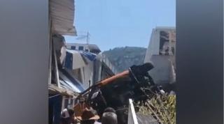 Un mort şi zeci de răniţi, după ce un microbuz a ieşit de pe carosabil şi s-a prăbuşit în gol în apropiere de o plajă de pe insula Capri