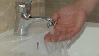 Un virus, posibila cauză a sutelor de îmbolnăviri misterioase din Râşnov. Două probe de apă au fost trimise la laborator