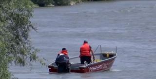 Tânăr de 21 de ani înghiţit de apele Dunării, în urma unui accident: "Nu ştia să înoate băiatul. Mie-mi pare rău că nu am putut să-l salvăm"
