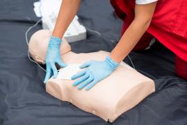 Canicula sporeşte cazurile de înec. Cum se face corect manevra de resuscitare