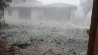 O furtună a făcut prăpăd în Italia: Zeci de maşini au fost distruse de grindina cât mingile de tenis