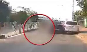 Fetiţă de opt ani, călcată pe o trecere de pietoni din Iaşi. Momentul a fost surprins de o cameră de bord