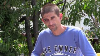 Un tânăr din Gorj susţine că a fost bătut crunt într-o secţie de poliţie: "Au început cu picioarele pe faţă, în cap, mi-au dat cred că cu ceva spray să nu văd cine dă"