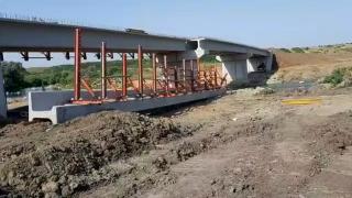 Un pod care trece peste râul Teleorman s-a prăbușit la Orbeasca de Sus. Sunt șase răniţi