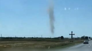 Vremea la extreme aduce fenomene spectaculoase. "Diavol de praf" filmat în Timișoara, după ce temperatura a depășit 50° la nivelul solului