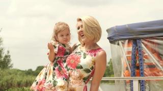 Alessandra Stoicescu, vizită specială alături de fiica ei, Sara, în platoul Observator. Cum a fost prima vacanţă în trei