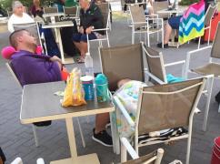 Călătorie de coşmar pentru românii care s-au întors din Grecia. Unii turişti au fost blocaţi 24 de ore în vama Kulata: "Cervicala e distrusă că am dormit pe ciment"