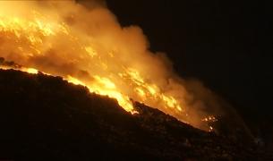 Mesajul autorităţilor, după incendiul de la groapa de gunoi din Arad: "Problema mare este poluarea"