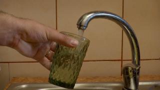 Apa contaminată cu bacterii periculoase în 51 de localităţi din judeţul Dolj. Oamenii s-au simţit rău după ce au consumat-o