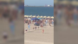 Şeful salvamarilor din Eforie Nord, fractură de mandibulă şi umăr dislocat, după ce a fost bătut de turiştii nemulţumiţi că patrula cu ATV-ul pe plajă