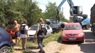 Un bărbat din Călăraşi i-a şocat pe comisarii Gărzii de Mediu: I-au confiscat şi dus la fier vechi zeci de maşini nefuncţionale. Omul spune că e victima unui abuz
