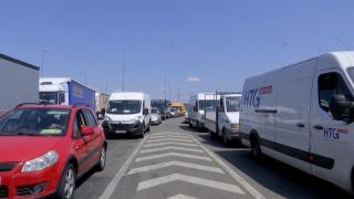 Cozi kilometrice la întoarcerea în ţară. Punctele vamale pline de românii care se întorc din vacanţă
