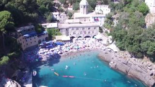 Plajele izolate din Italia, refugiu în calea aglomeraţiei sezoniere. Apa turcoaz şi nisipul alb dau viaţă paradisului ascuns