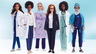 Păpuşi Barbie dedicate eroinelor în alb. Una dintre ele va avea chipul celei care a creat vaccinul AstraZeneca