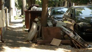 Tone de gunoaie, aruncate în stradă. Poliţia Locală a dat doar 21 de amenzi pentru astfel de abateri, în ultimii doi ani