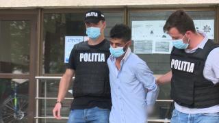 Doi ieşeni au fost prinși, după ce au furat peste o tonă de bere cu tomberonul