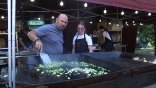 Cătălin Scărlătescu se pregăteşte de Chefi la cuţite în Bucovina: "Să-i bat pe colegii mei, să facem o probă cu plăcinte"