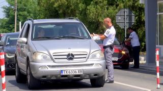 Diaspora vine acasă să-și strângă în brațe familia. Cozile de la vamă se întind pe kilometri