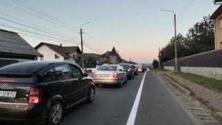 Weekend aglomerat şi plin de nervi pe şoselele din România. Până şi maşinile de intervenţie s-au strecurat cu greu printre coloanele de autoturisme