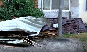 O furtună puternică a băgat spaima în locuitorii din Baia Mare: "Aşa tare a sunat că am crezut că a explodat ceva"