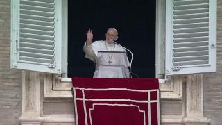 Ameninţare pentru Papa Francisc. Un plic cu trei gloanţe şi un mesaj a fost descoperit de un lucrător la poştă