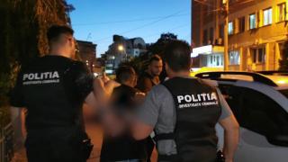 Prinde-mă dacă poţi: Un tânăr fără permis a intrat prin efracţie, a furat cheile unei maşini, ca mai apoi să facă accident