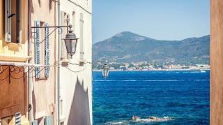 Hollywood-ul s-a mutat, pe timpul verii, pe Coasta de Azur. Vedetele își petrec vacanțele de lux pe riviera franceză